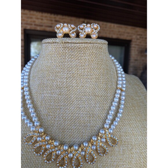 NWT Double Strand Pearl & Crystal Studded Jewelry Set Gold Accents Timeless gems - Picture 1 of 12